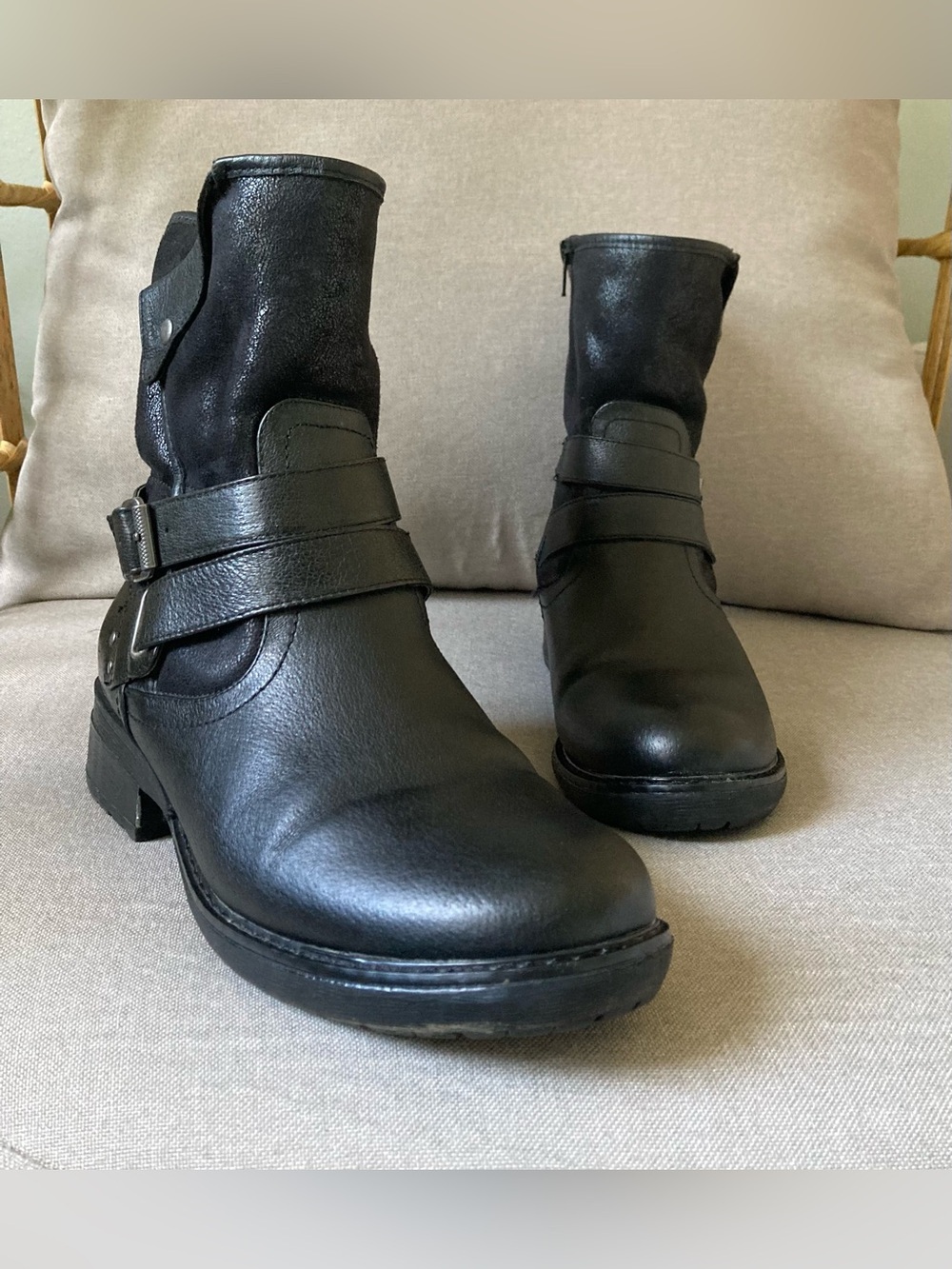 BareTraps Hallie Black Moto Ankle Boots Leather Buckle Zip 9.5M - Picture 2 of 9